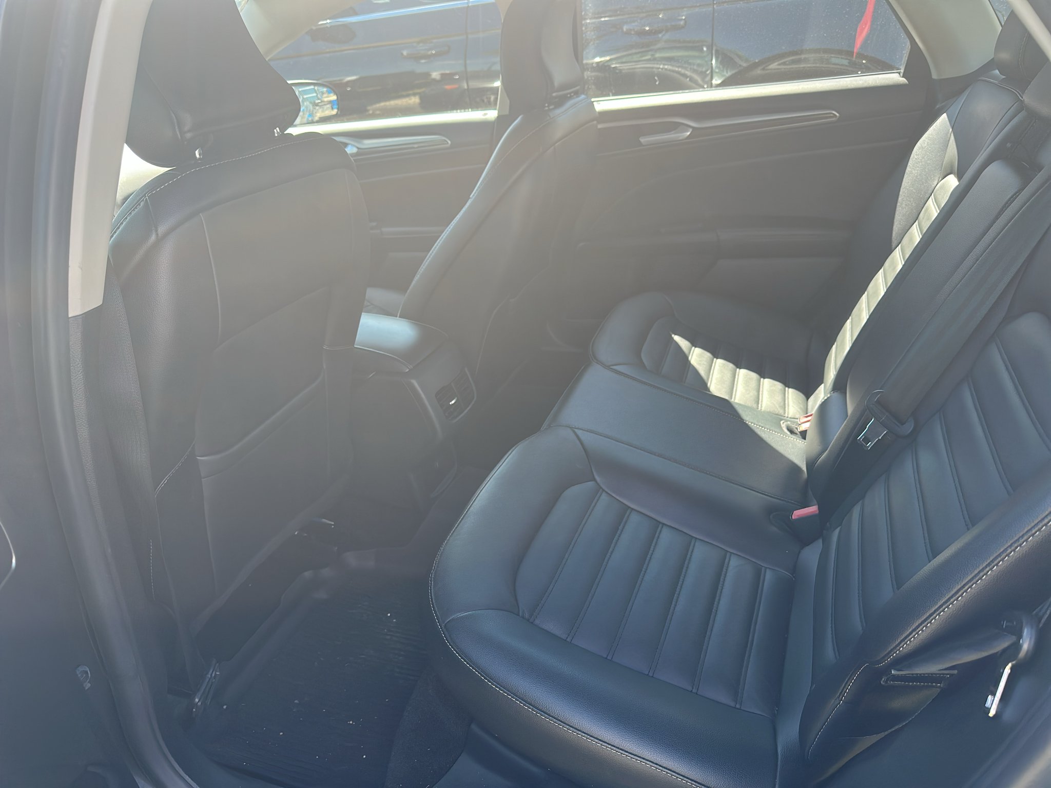 Used 2018 Magnetic Metallic Ford SE image 5
