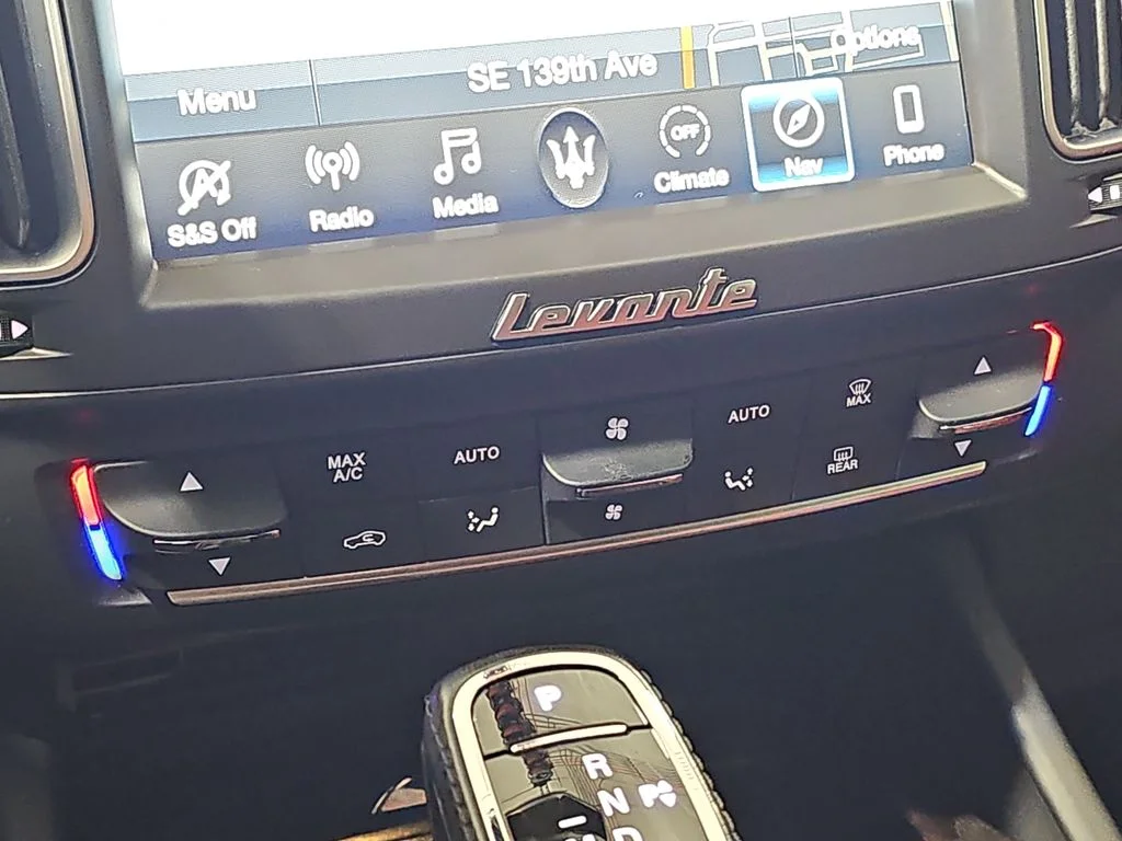Used 2020  Maserati Base image 26