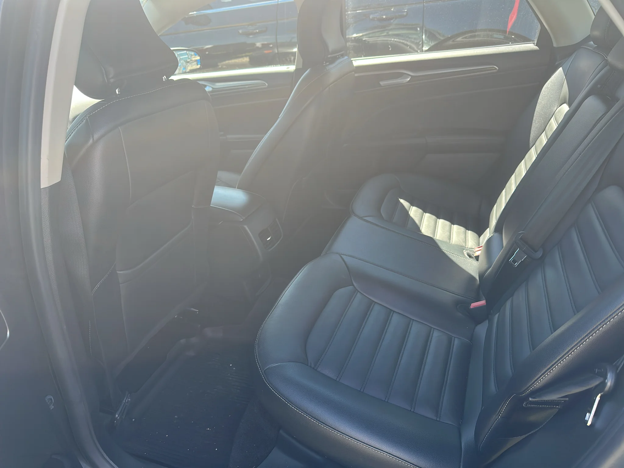 Used 2018 Magnetic Metallic Ford SE image 5