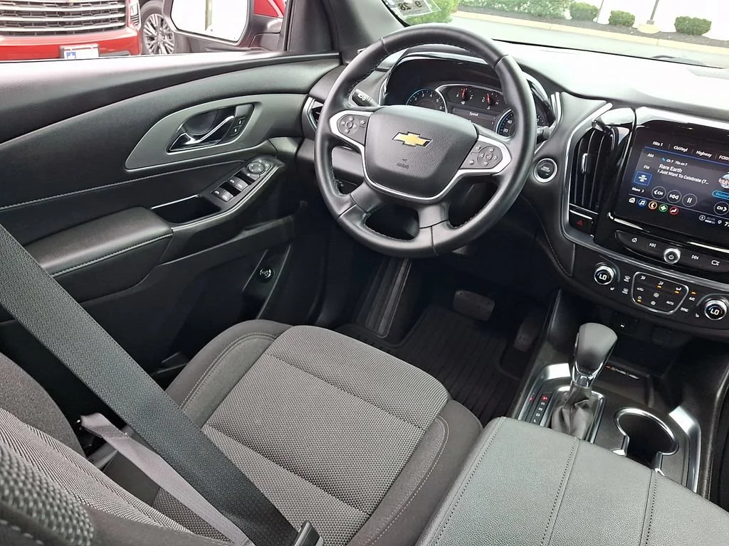 Used 2023 RADIANT RED TINTCOAT Chevrolet LT Cloth image 15