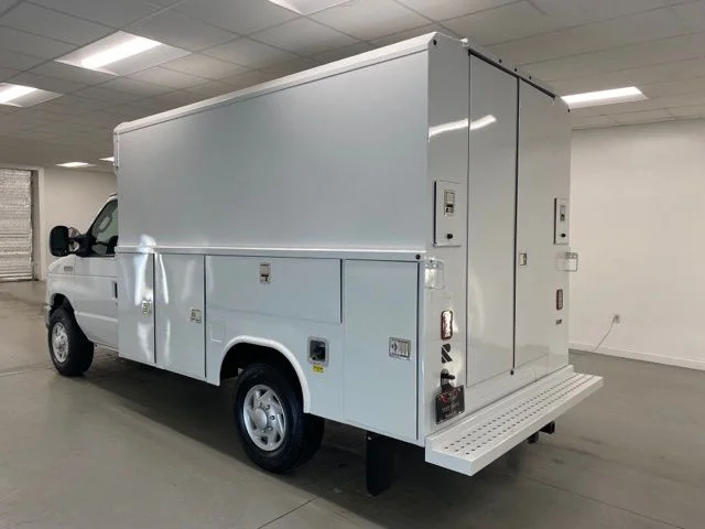 New 2025 Oxford White Ford E-350 SRW image 11