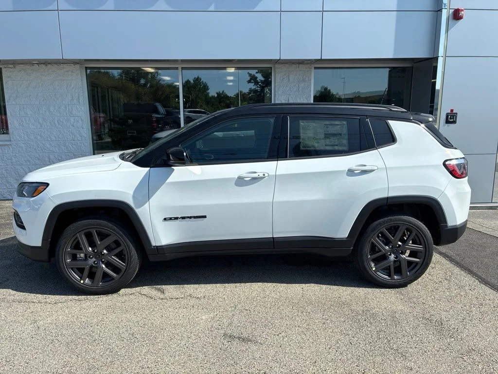 New 2026 Bright White Clear-Coat Exterior Paint Jeep Limited image 2