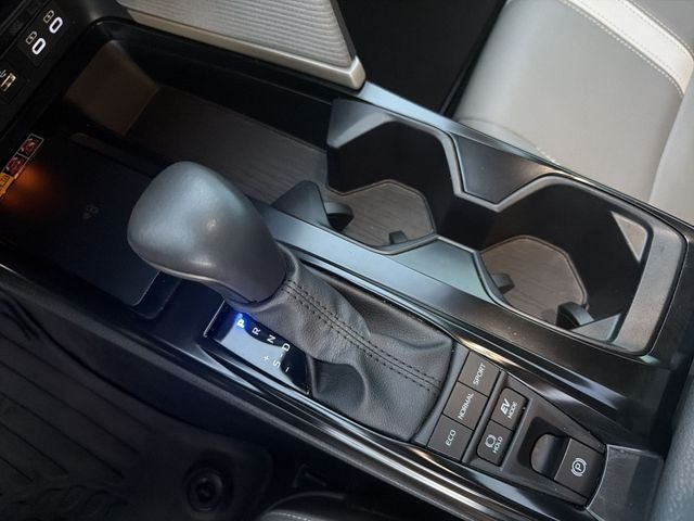 2025 Toyota Camry SE - Photo 24