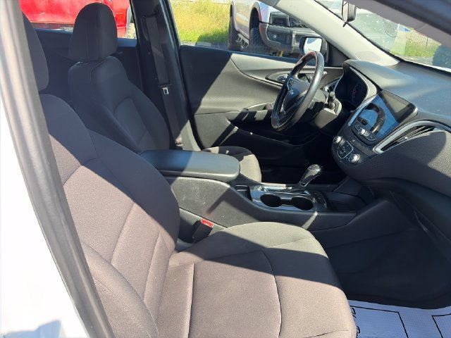 Used 2019 SUMMIT WHITE Chevrolet RS image 30