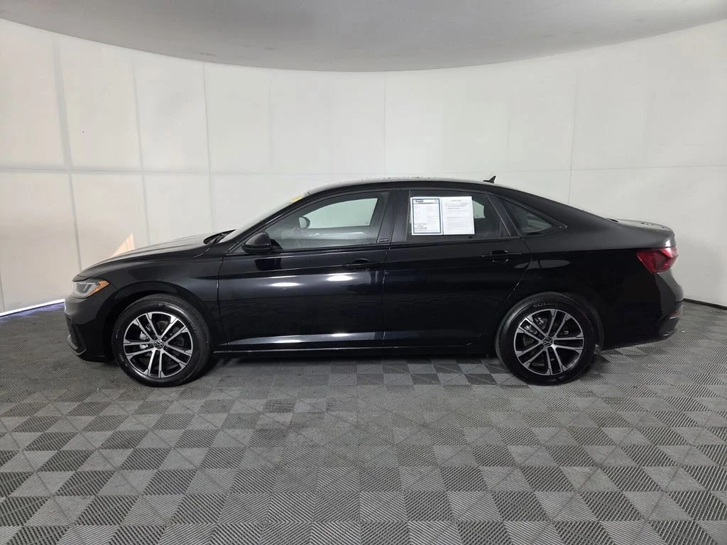 Used 2025 Black Volkswagen Sport image 8