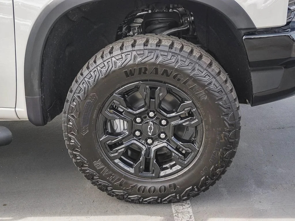 New 2026 White Sands Chevrolet ZR2 image 9