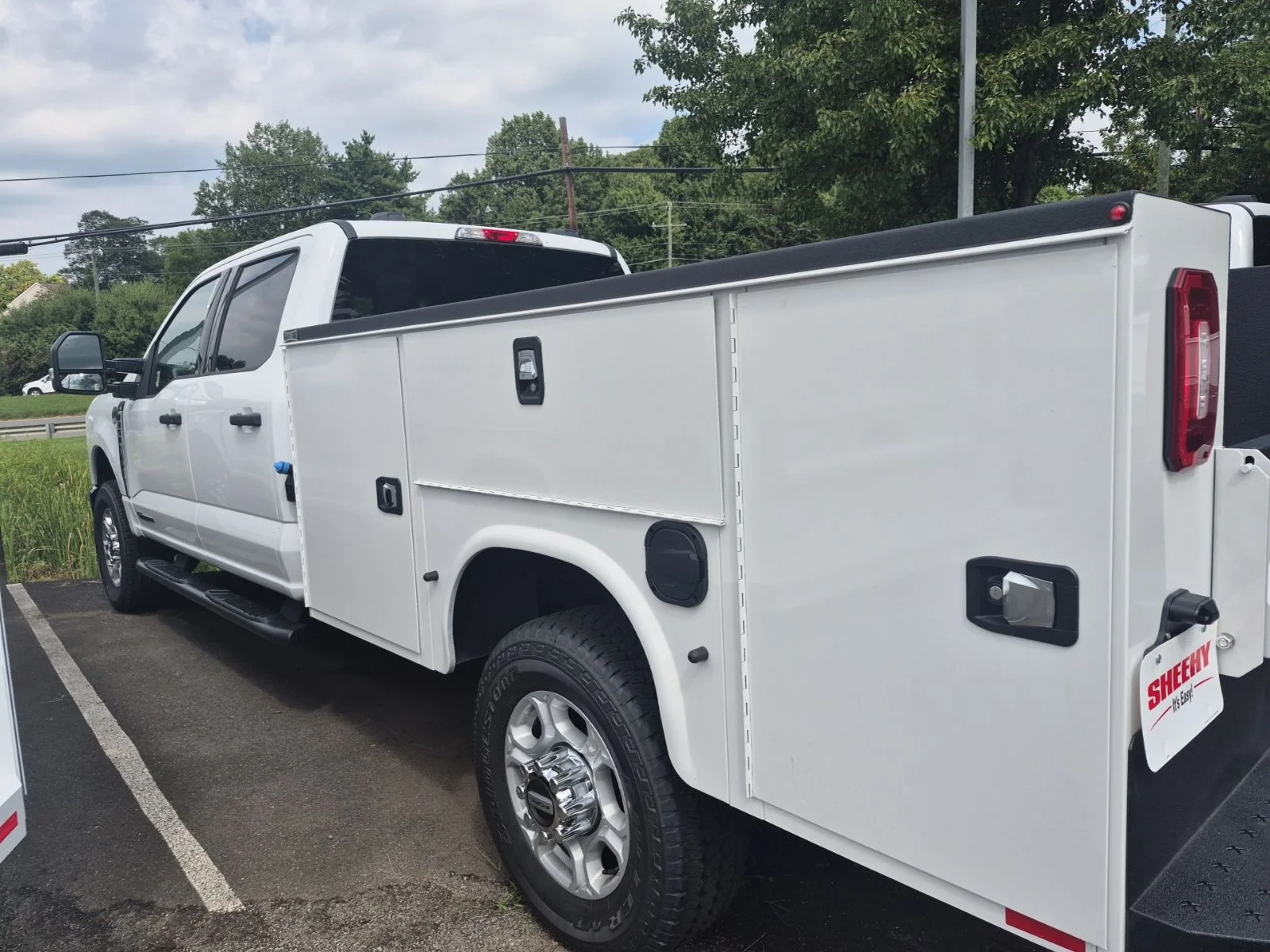 New 2026 Oxford White Ford XLT SERVICE BODY image 5