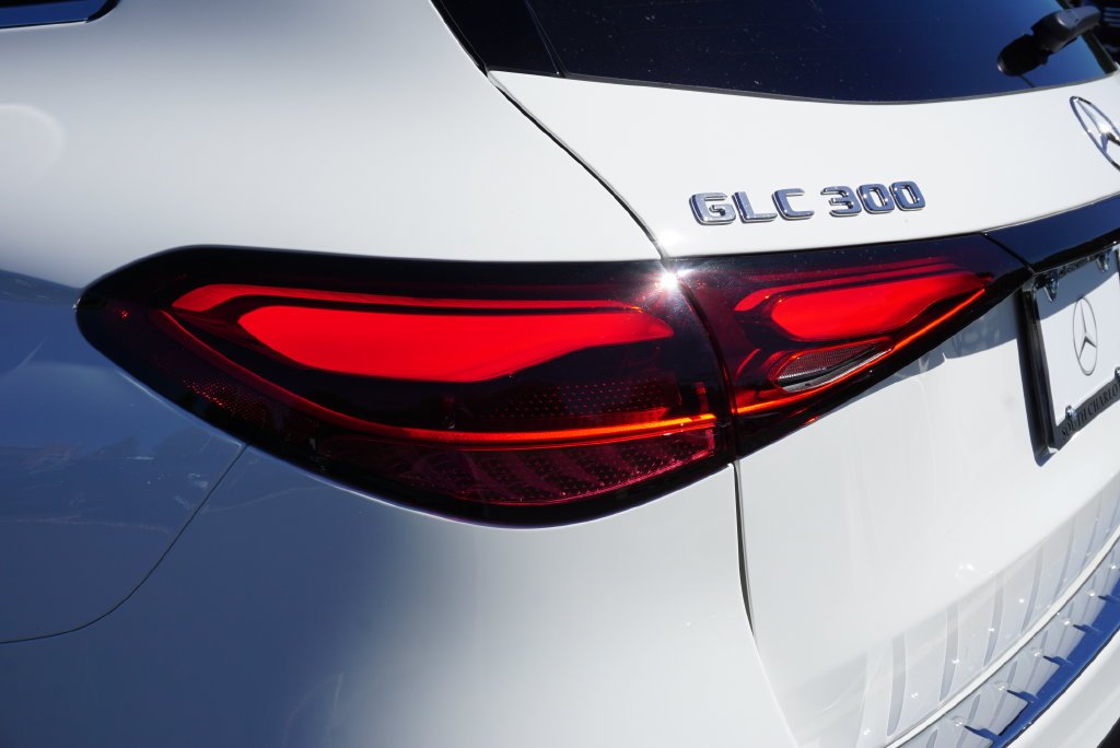 Used 2026 Polar White Mercedes-Benz GLC 300 image 15