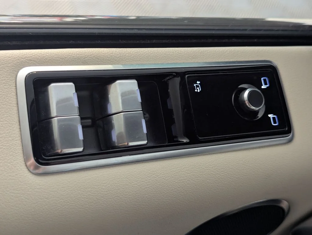 Used 2022 Black Land Rover HSE Silver Edition image 46