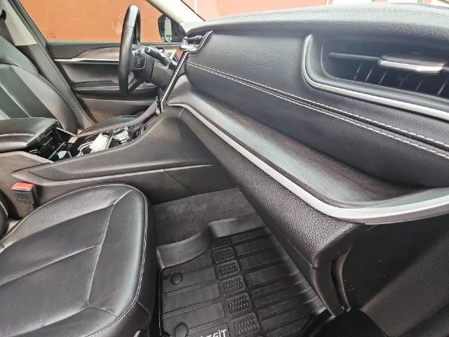 Used 2021 Silver Jeep Limited image 32