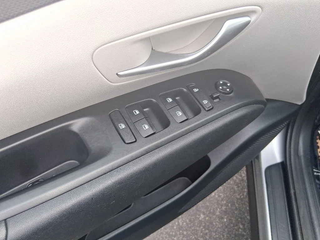 Used 2024 Silver Hyundai SEL image 11