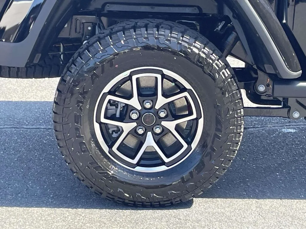 New 2026 Black Clear-Coat Exterior Paint Jeep Rubicon image 12