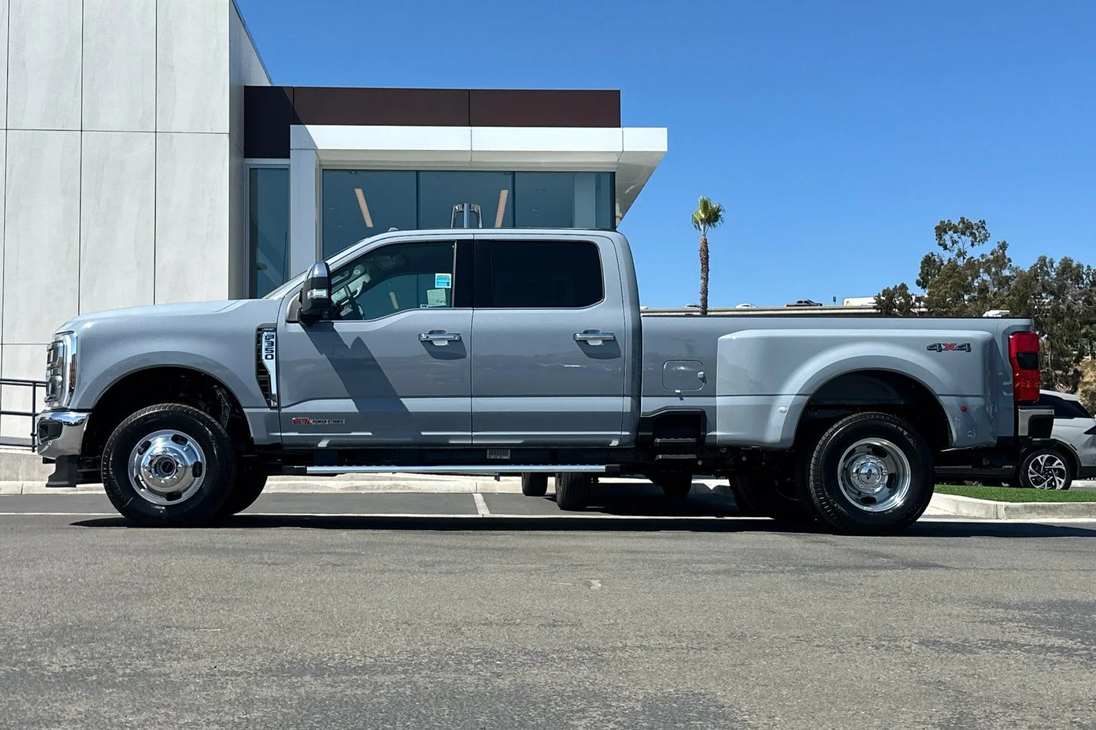 New 2026 Glacier Gray Metallic Tri-Coat Ford F-350® Lariat® image 6