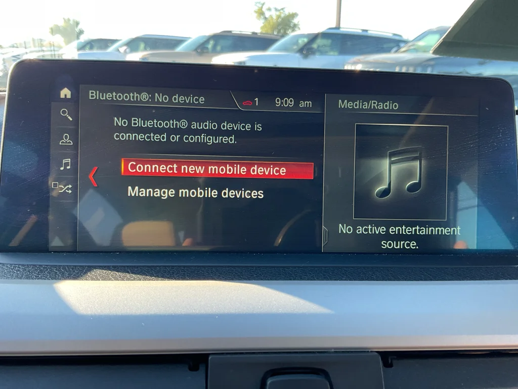 Used 2018 Mediterranean Blue Metallic BMW 320i xDrive image 20