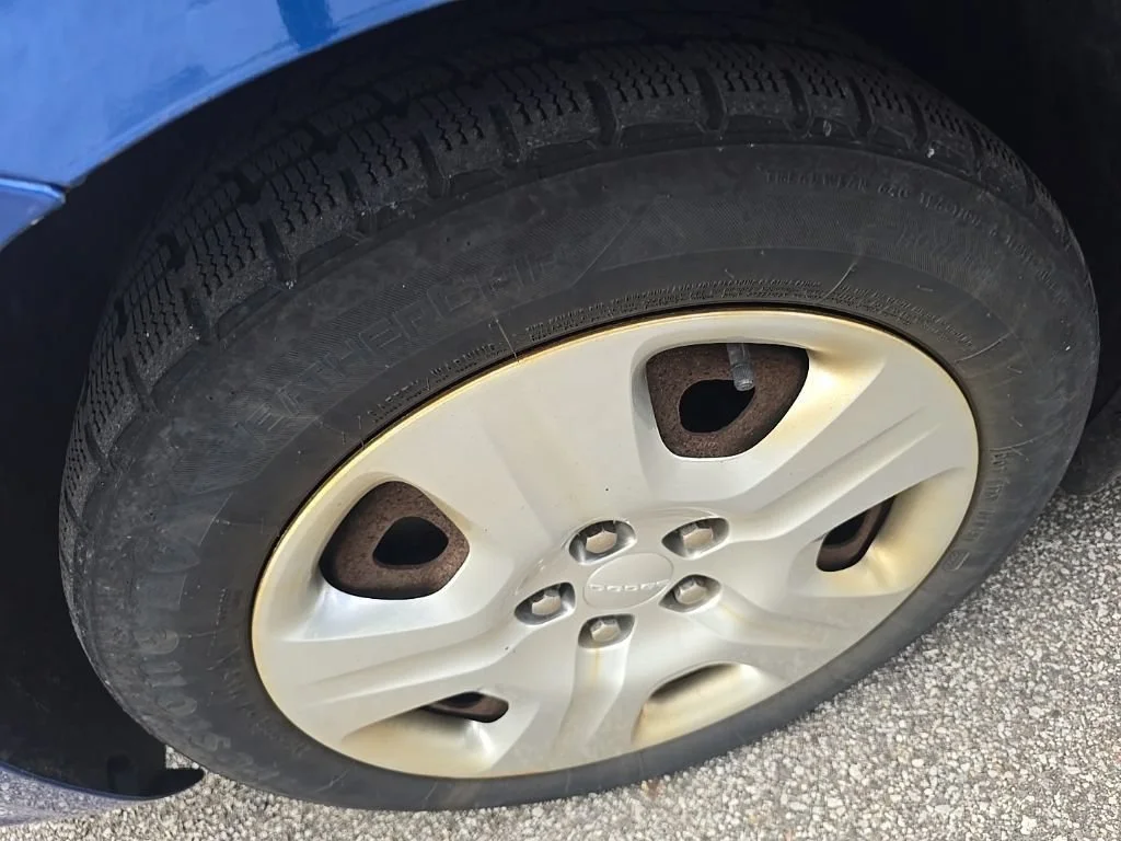 Used 2014 Blue Dodge SE image 3