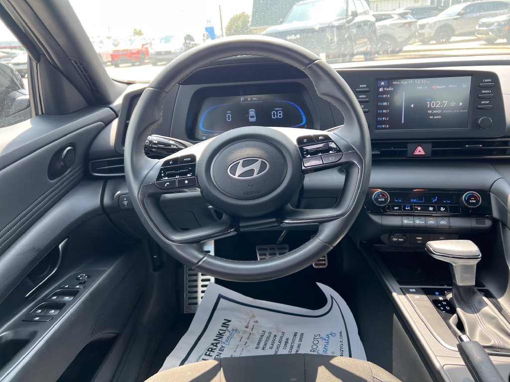 Used 2025 Gray Hyundai SEL Sport image 16