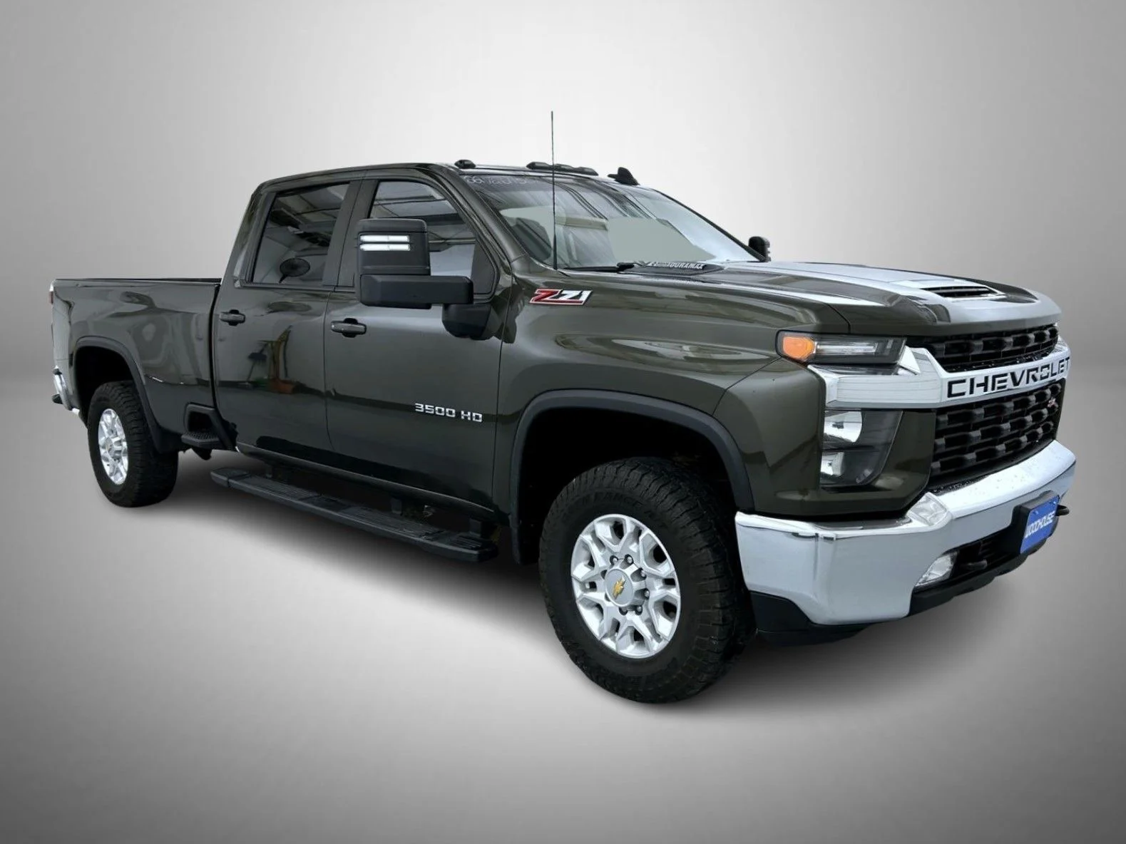 Used 2022 Green Chevrolet LT image 3