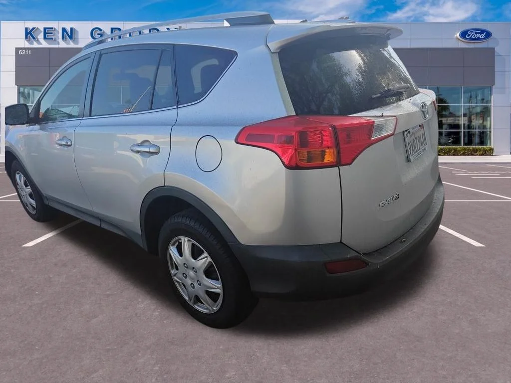 Used 2013 Silver Toyota LE image 4