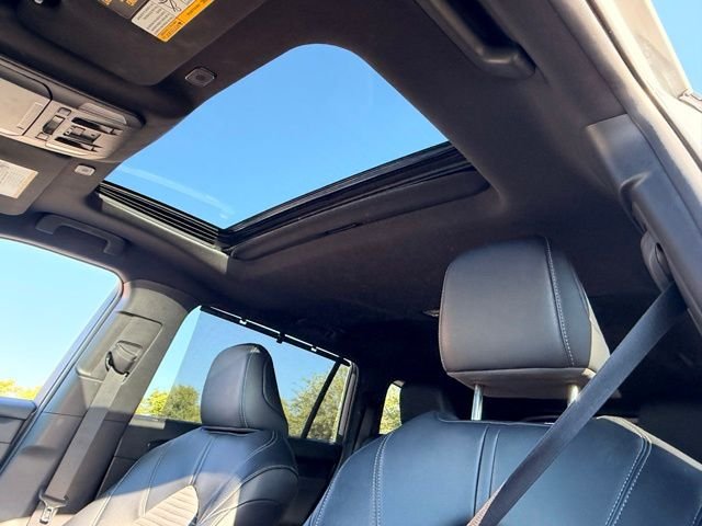 Used 2025 Cement Toyota XSE image 9
