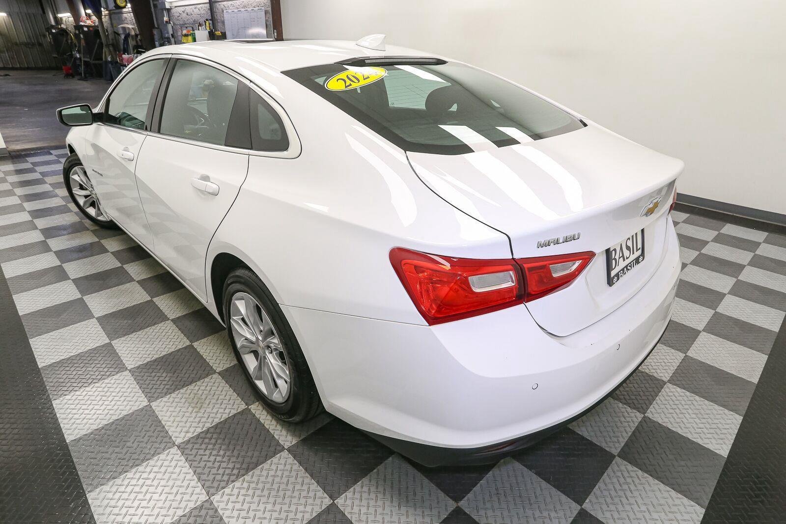 Used 2024 Summit White Chevrolet LT image 10