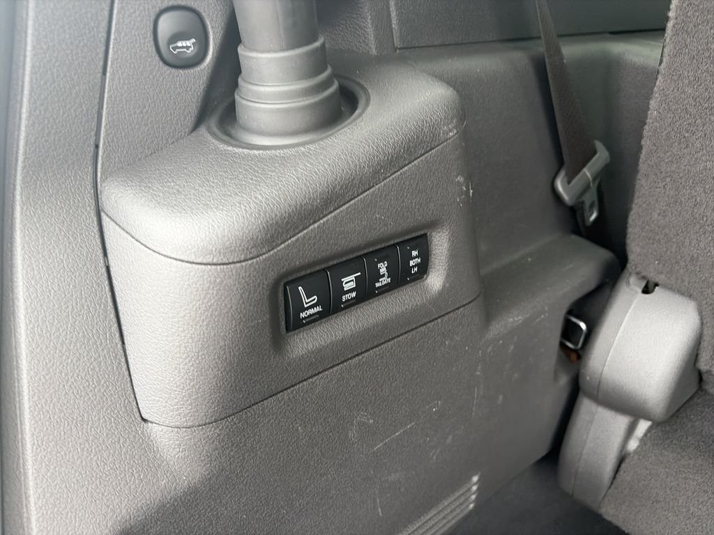 Used 2019 Blue Ford Limited image 29