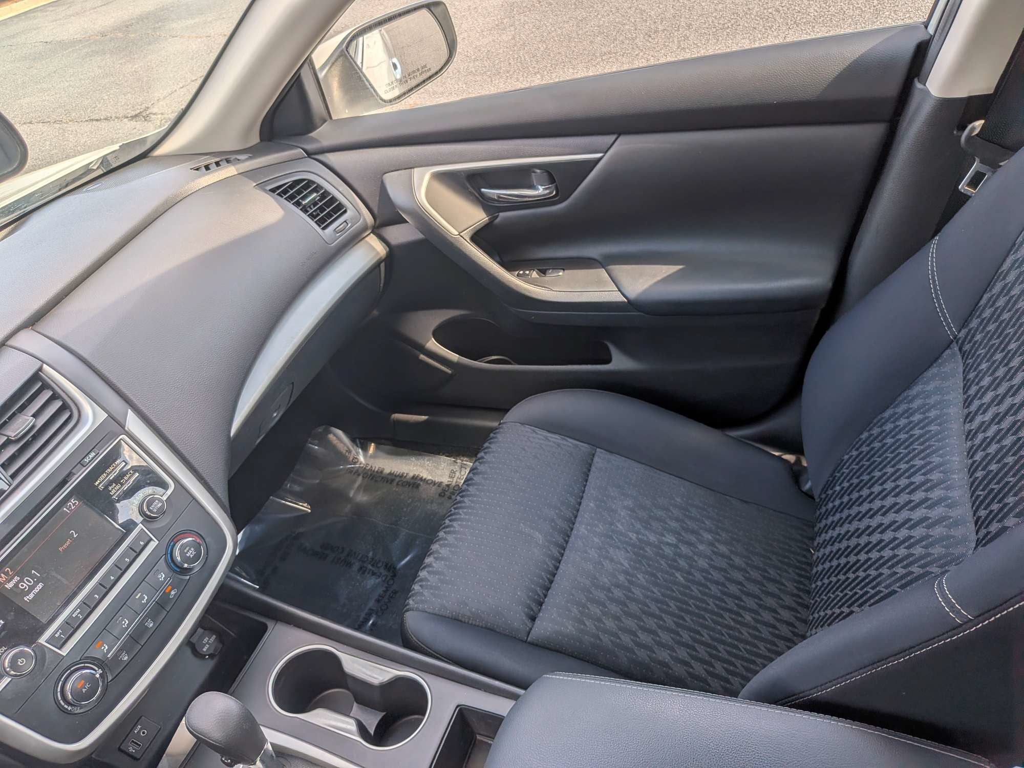 Used 2018 White Nissan 2.5 S image 14