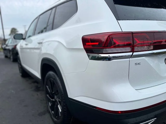 New 2026 White Volkswagen 2.0T SE w/Technology image 7