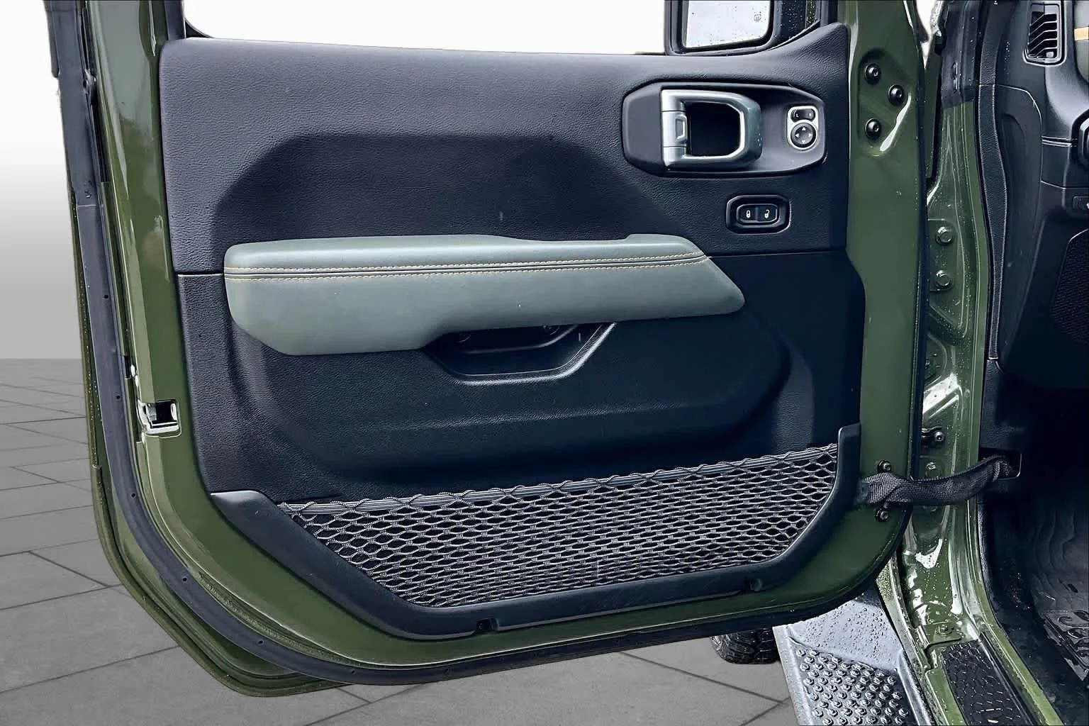 Used 2024 Sarge Green Clearcoat Jeep High Altitude image 22