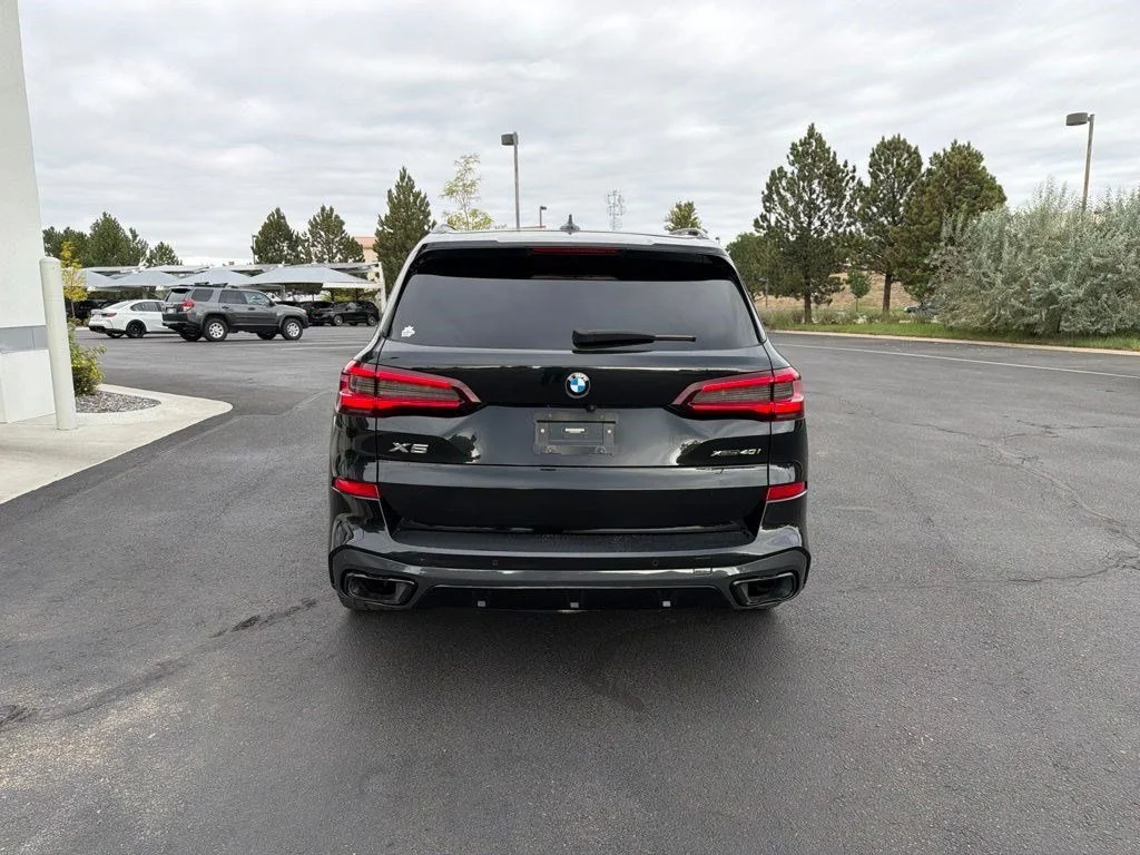 Used 2022 Black Sapphire Metallic BMW xDrive40i image 4