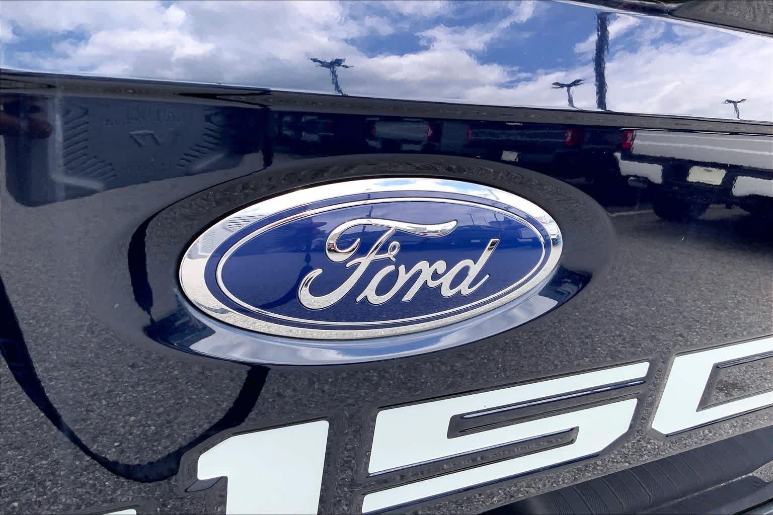Used 2023 Antimatter Blue Metallic Ford XL image 30