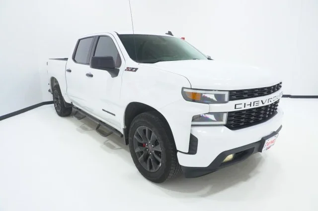 Used 2022 WHITE Chevrolet Custom image 3