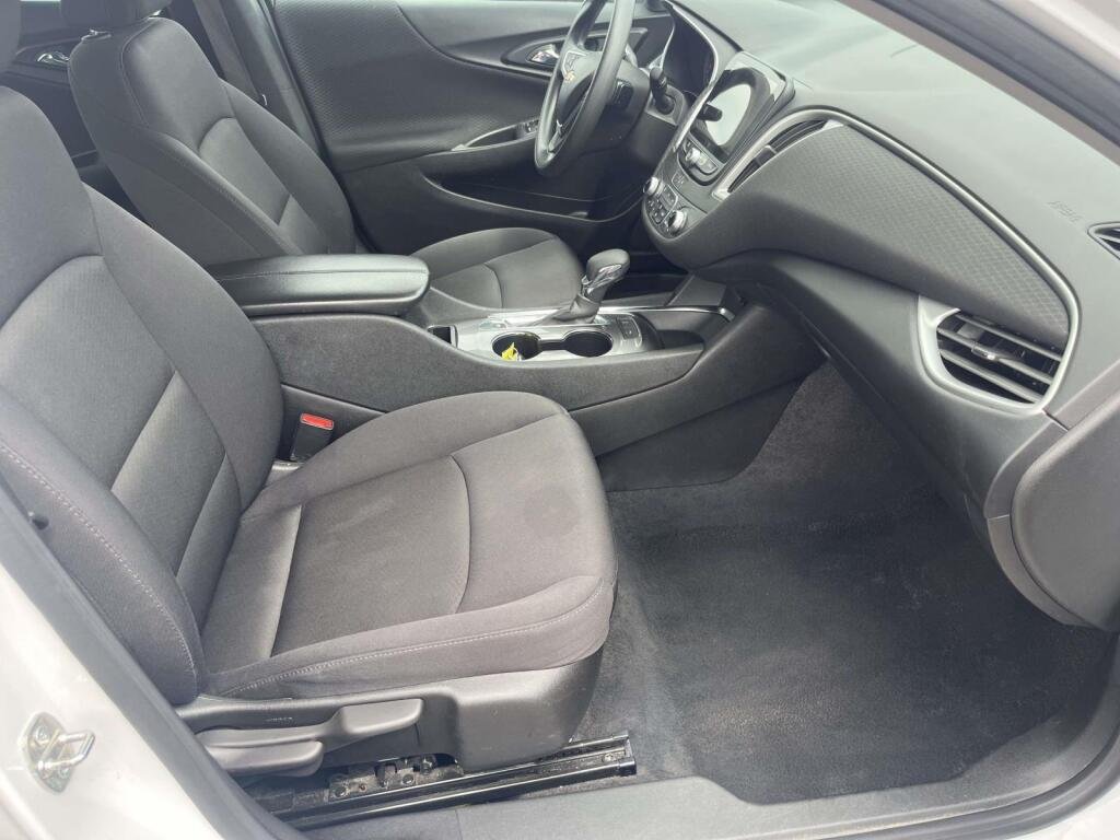 Used 2024 Summit White Chevrolet LT image 20