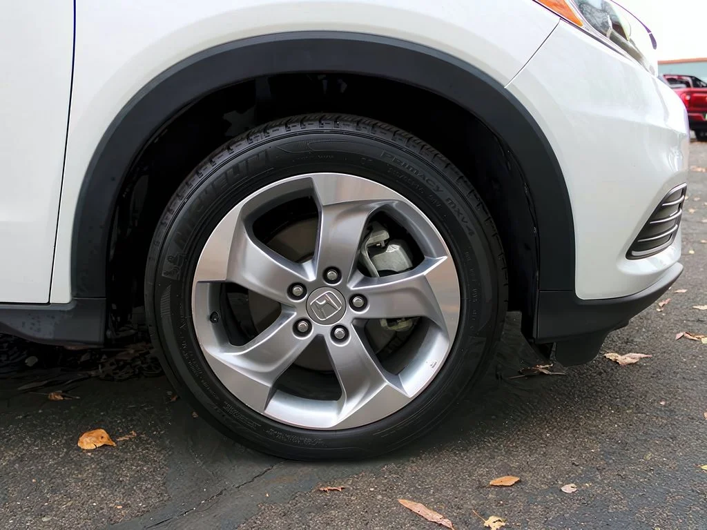 Used 2022 Platinum White Pearl Honda LX image 26