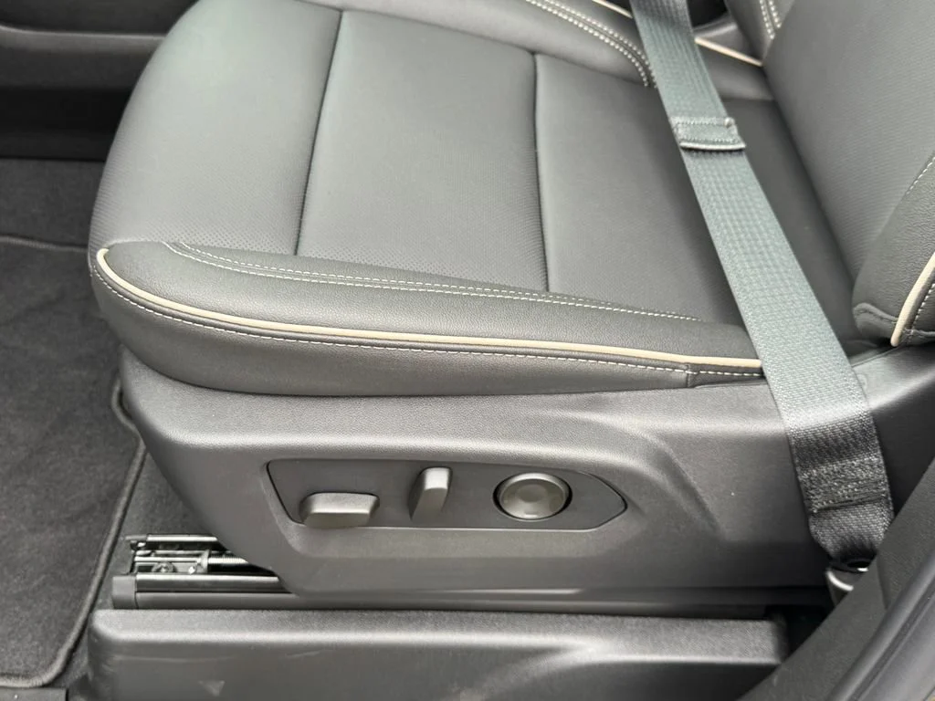New 2026 Onyx Black GMC Elevation image 21