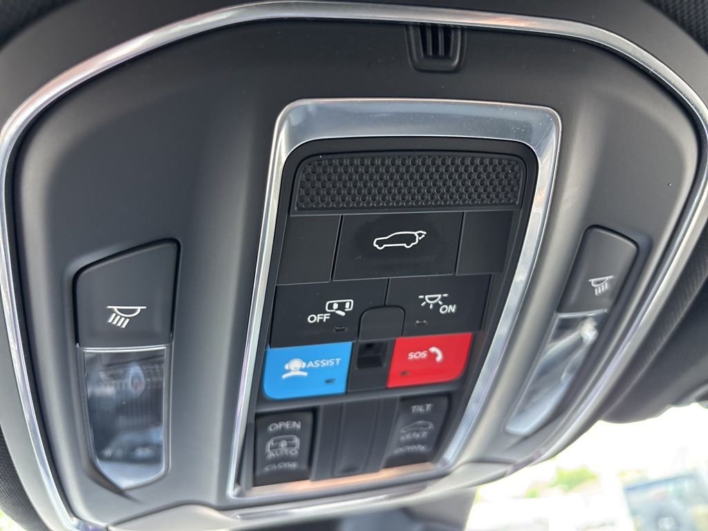 Certified Used 2025 White Jeep Laredo X image 28