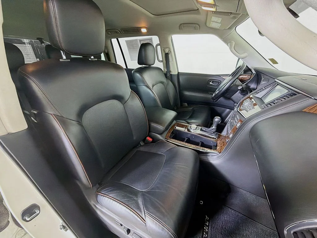 Used 2018 White Nissan SL image 27