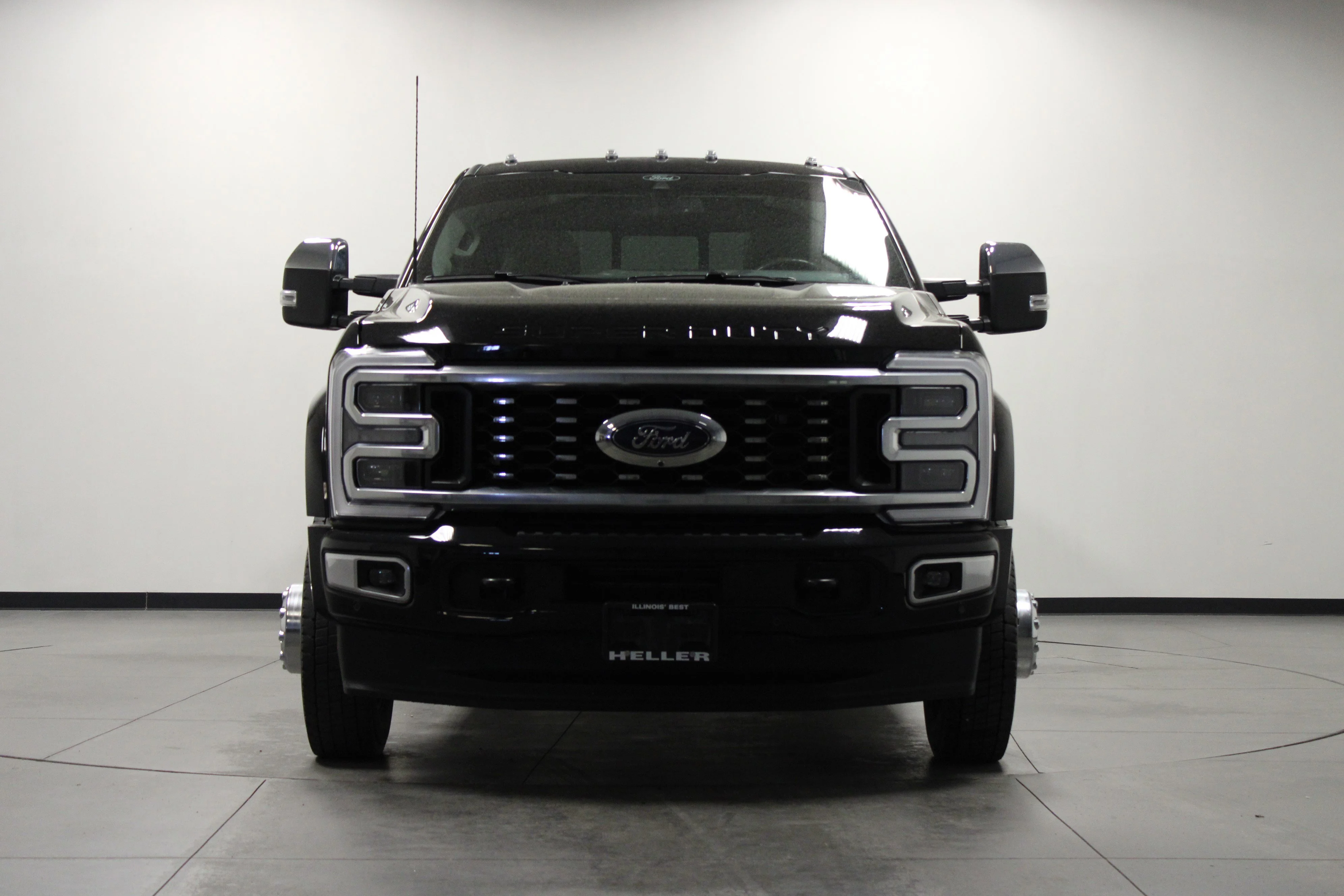 Used 2025 Agate Black Metallic Ford Platinum image 9