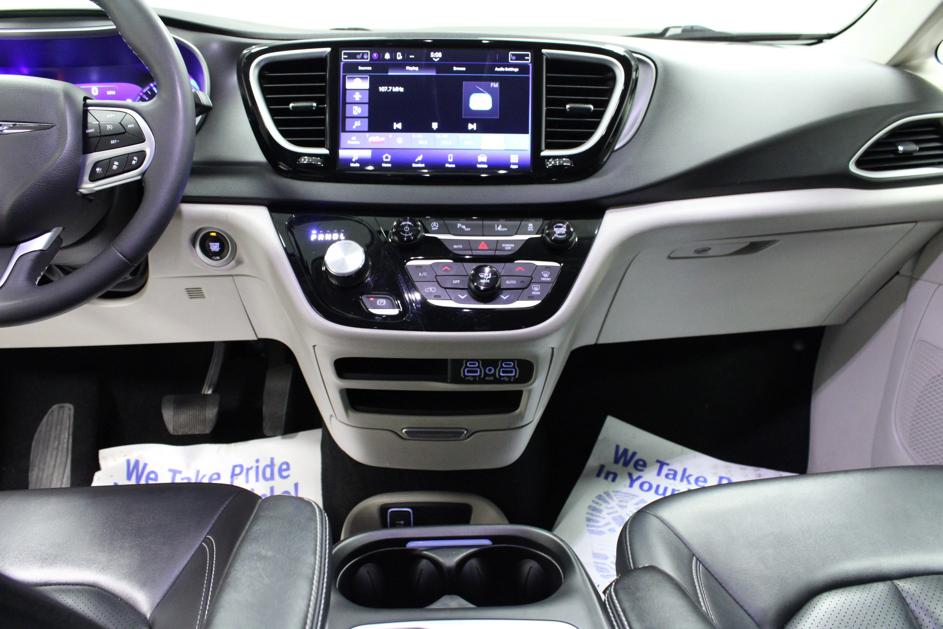 Used 2024 Silver Mist Clearcoat Chrysler Touring L image 19