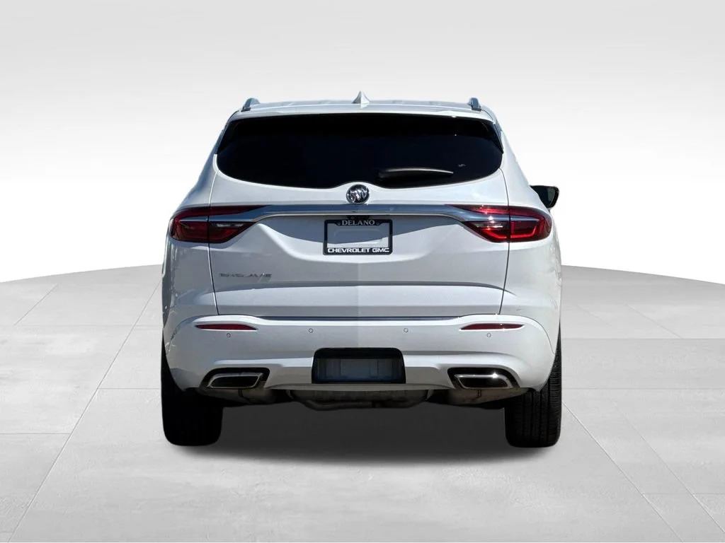 Used 2021 WHITE FROST TRICOAT Buick Avenir image 4
