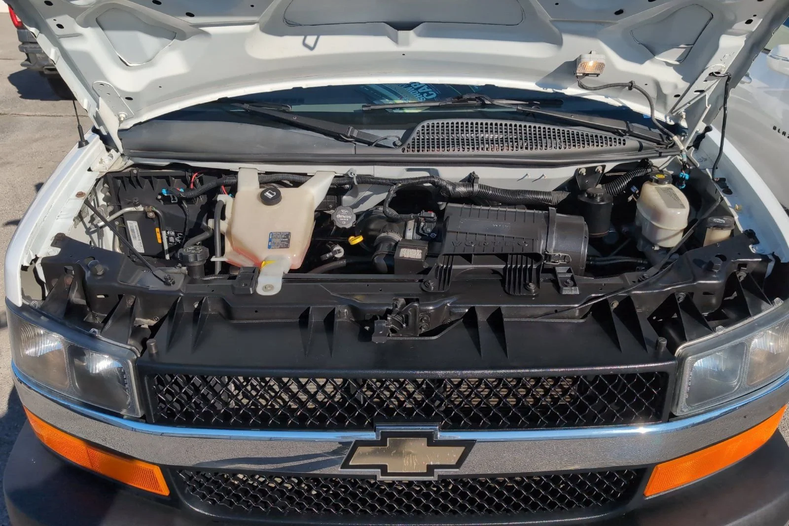 Used 2017 SUMMIT WHITE Chevrolet LT image 28