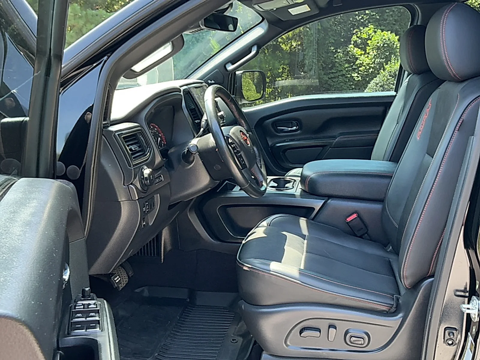 Used 2023  Nissan Crew Cab PRO-4X 4x4 image 13