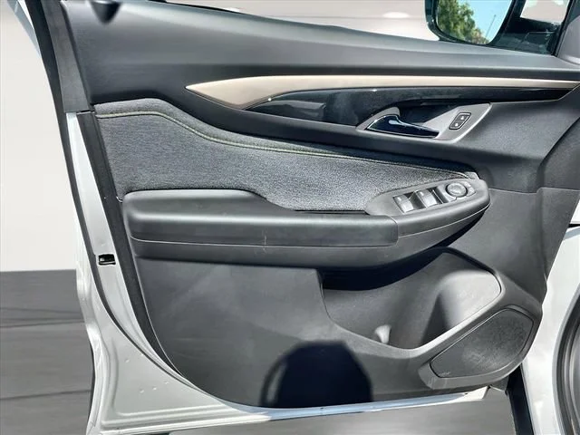 New 2026 Iridescent Pearl Tricoat Chevrolet ACTIV image 12