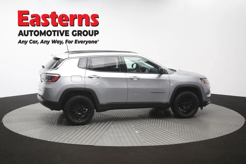 Used 2022 Silver Jeep Latitude image 42
