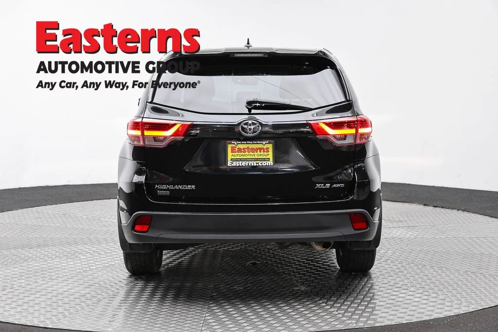 Used 2019 Black Toyota XLE image 6