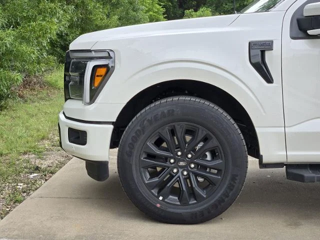 New 2026 Star White Metallic Tri-Coat Ford Lariat® image 27