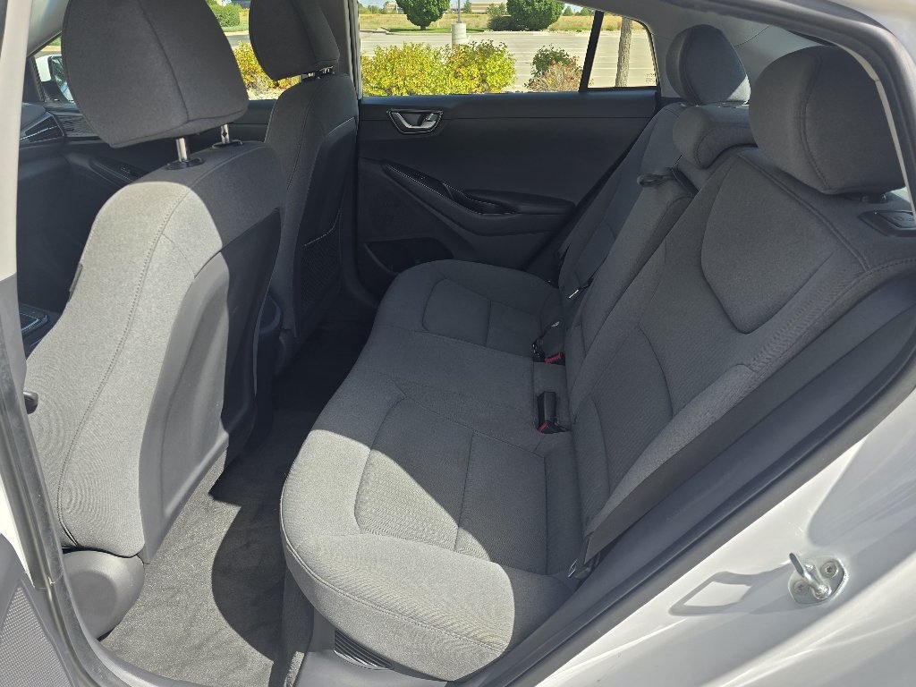 Used 2021 Ceramic White Hyundai SE image 15