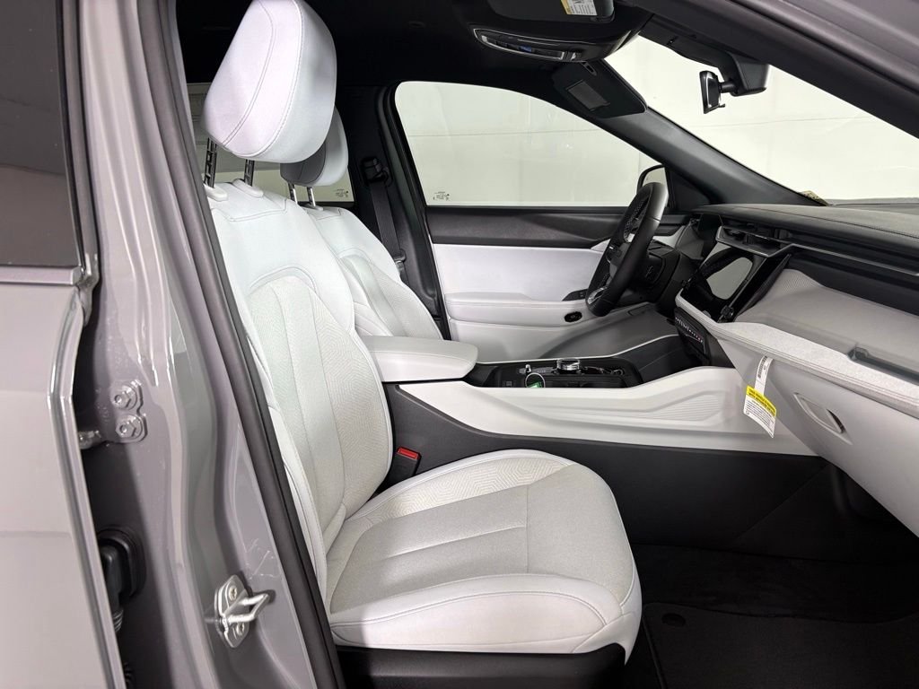 New 2026 Sting-Gray Clear-Coat Exterior Paint Jeep Laredo image 43