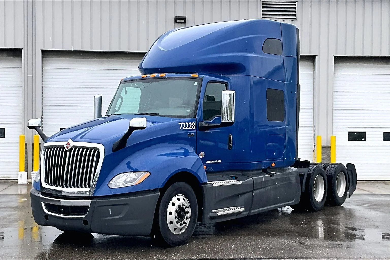 Used 2022 BLUE DARK International  image 2