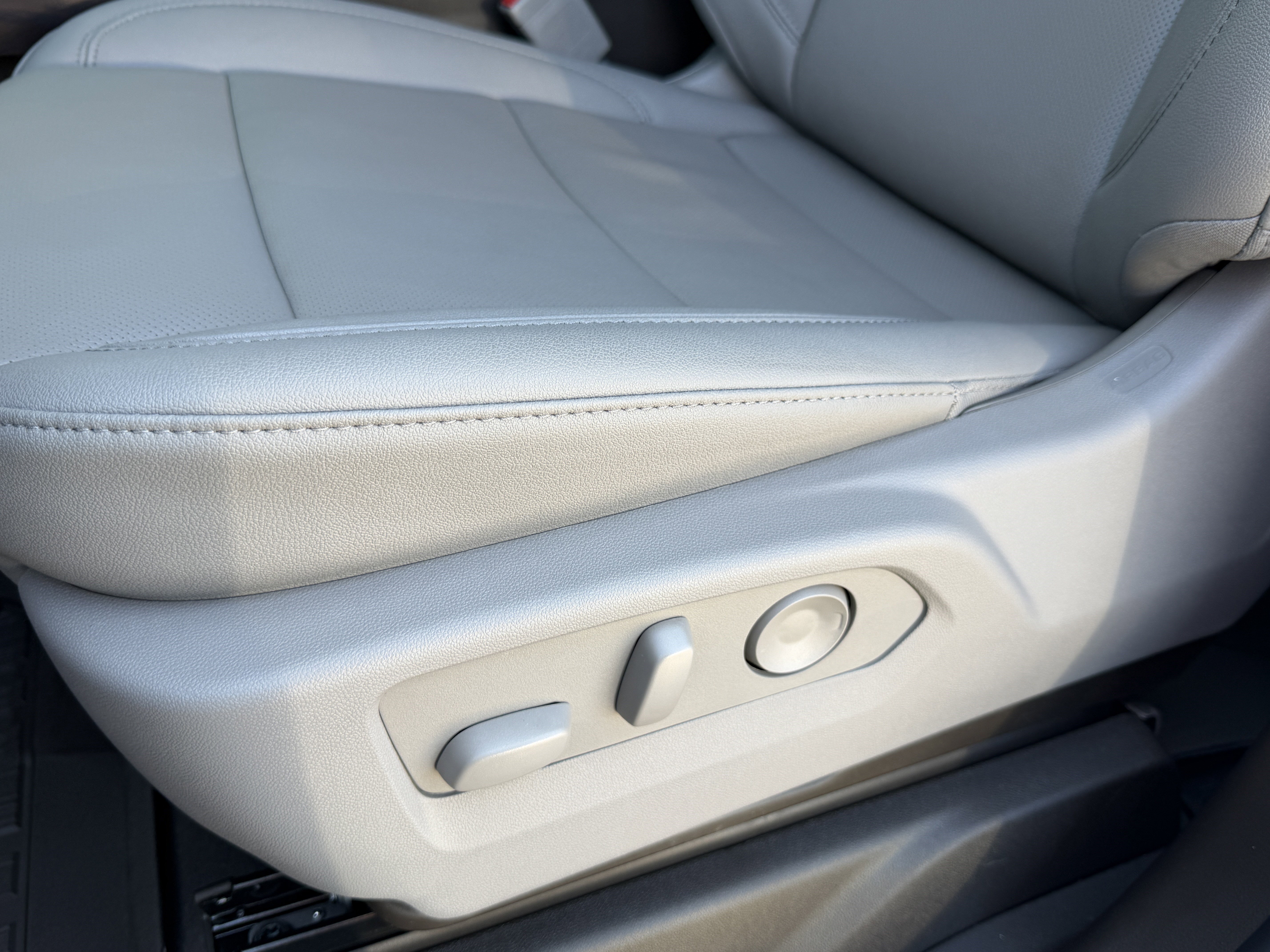 New 2026 Summit White GMC SLT image 14