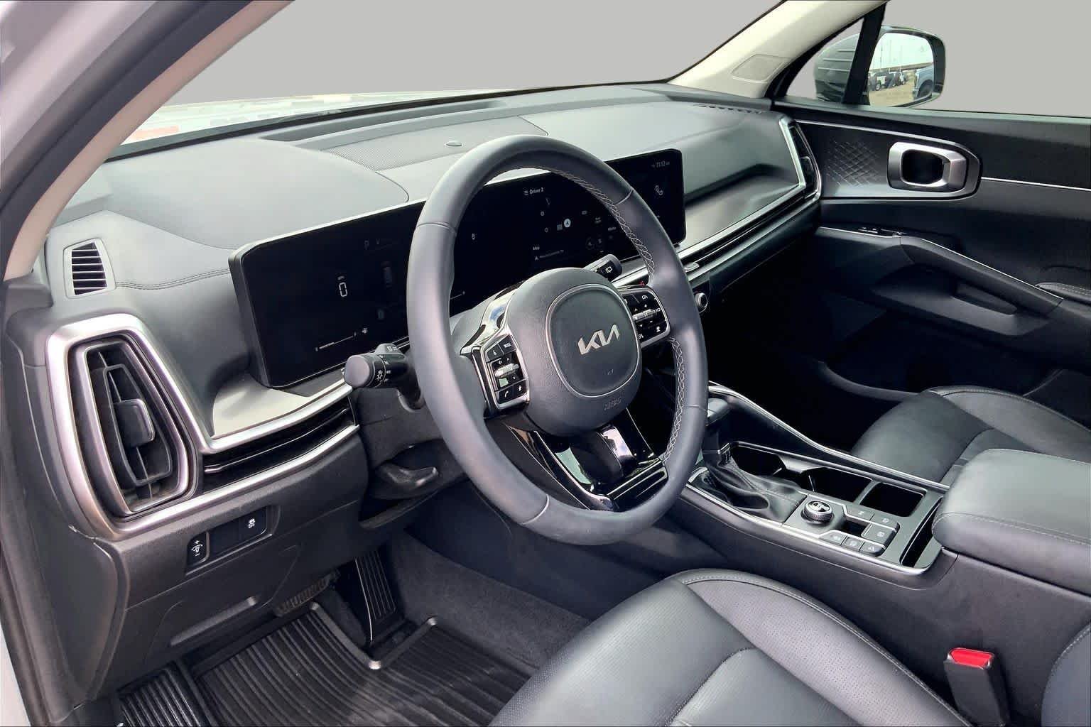 Used 2025 Wolf Gray Kia S image 18